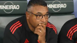 MG - BELO HORIZONTE - 23/08/2025 - BRASILEIRO A 2025, CRUZEIRO X INTERNACIONAL - Roger Machado tecnico do Internacional durante partida contra o Cruzeiro no estadio Mineirao pelo campeonato Brasileiro A 2025. Foto: Gilson Lobo/AGIF