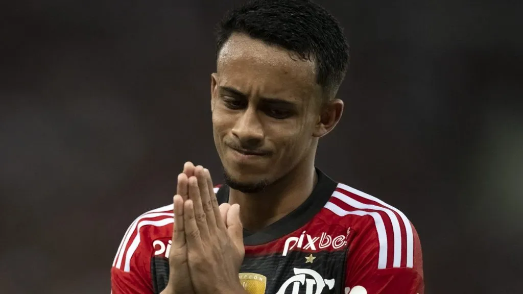 Matheus Gonçalves perde pênalti e vai mal em final do Mundial Sub-20 do Flamengo.