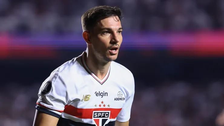 Cédric Soares em ação pelo São Paulo. Foto: Marcello Zambrana/AGIF