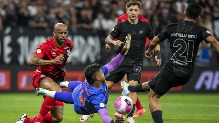Corinthians leva vantagem no histórico de jogos contra o Athletico-PR.