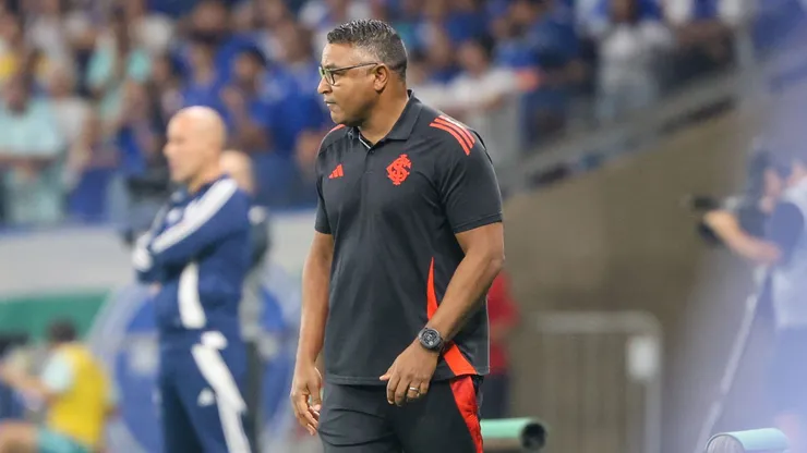 Roger Machado comandando a equipe no Mineirão. Foto: Ricardo Duarte/Internacional