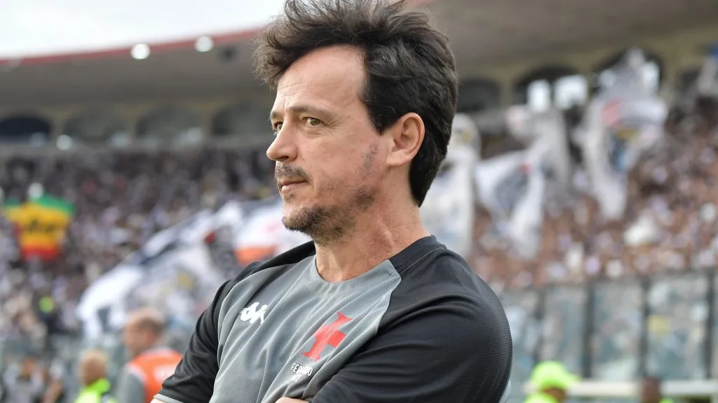 Fernando Diniz no comando técnico do Vasco – Foto: Thiago Ribeiro/AGIF