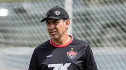 Carille durante treinamento no CT do Leão da Barra