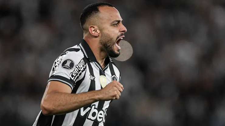 Arthur Cabral pelo Botafogo. Foto: Thiago Ribeiro/AGIF
