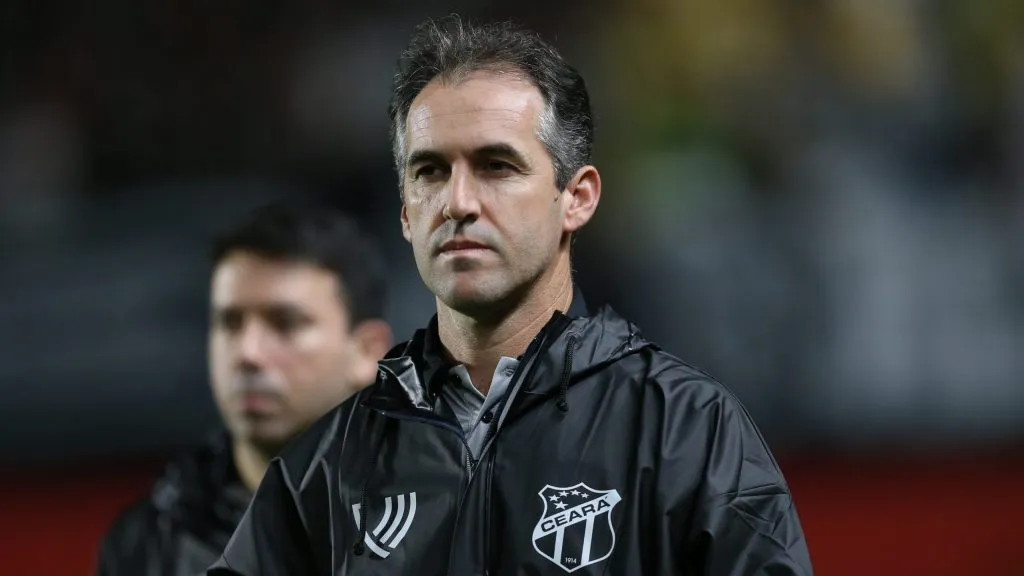 Léo Condé, técnico do Ceará. Foto: Marlon Costa/AGIF.