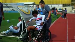 Robinha retorna de cadeira de rodas para assistir o restante do jogo. Foto: Reprodução/TV Globo