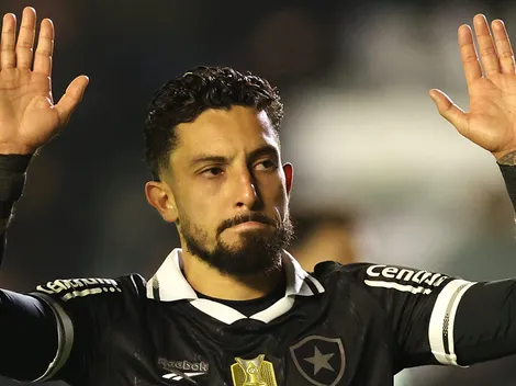 Alex Telles marca em Juventude x Botafogo e não comemora