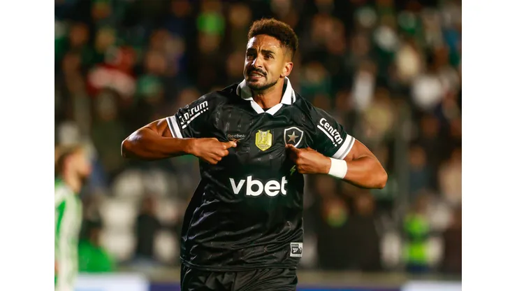 RS - CAXIAS DO SUL - 24/08/2025 - BRASILEIRO A 2025, JUVENTUDE X BOTAFOGO - Chris Ramos jogador do Botafogo comemora seu gol durante partida contra o Juventude no estadio Alfredo Jaconi pelo campeonato Brasileiro A 2025. Foto: Luiz Erbes/AGIF