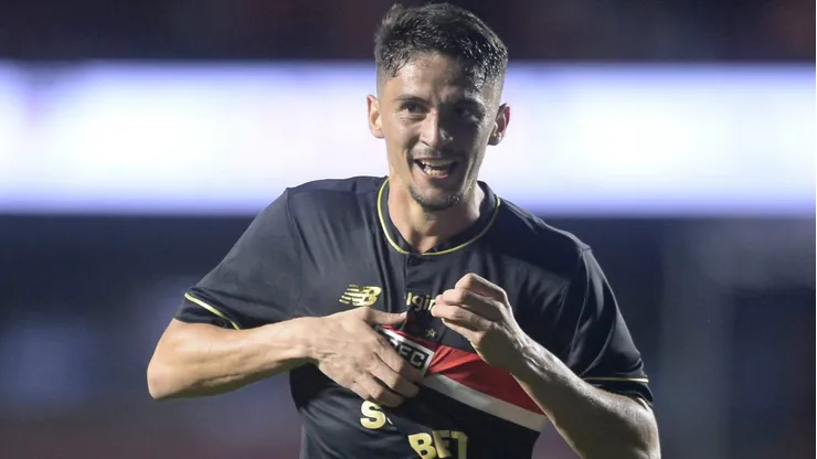 Pablo Maia marcou um belo gol pelo São Paulo diante do Atlético Mineiro