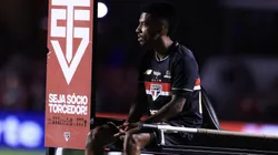 Marcos Antonio jogador do São Paulo deixa o campo durante partida contra o Atlético-MG no estádio Morumbi pelo campeonato Brasileiro A 2025. Foto: Marcello Zambrana/AGIF