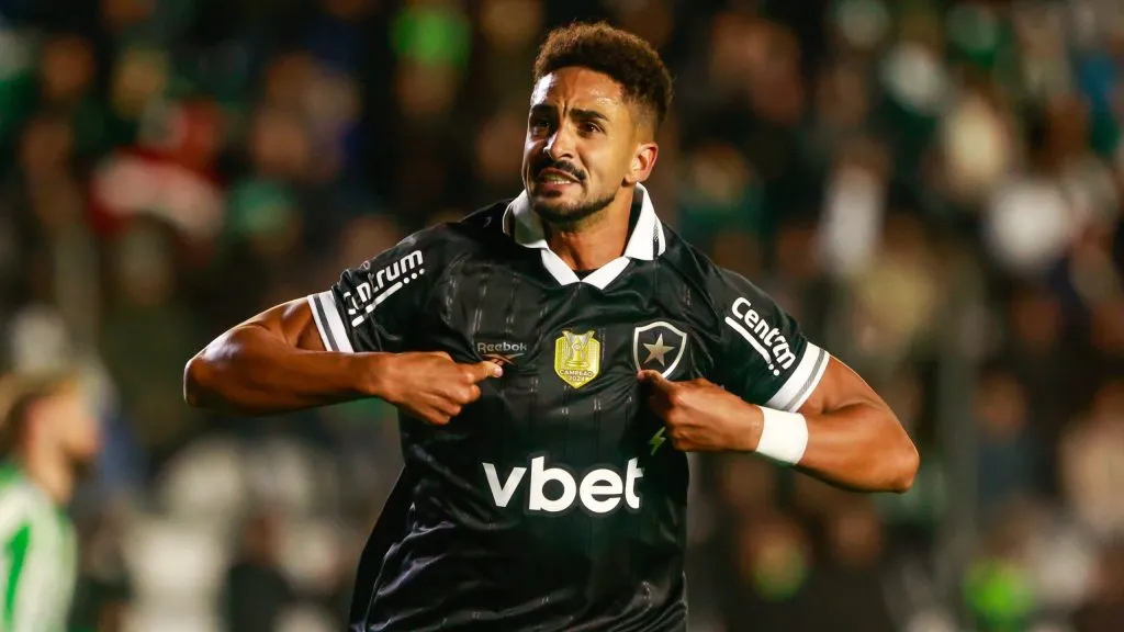 Chris Ramos foi o grande nome do jogo, com dois gols marcados – Foto: Luiz Erbes/AGIF