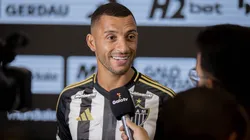 Vitor Hugo projeta clássico contra o Cruzeiro