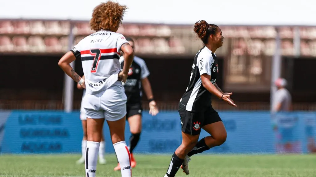 Jogadoras do Corinthians e São Paulo na semi do Brasileiro Feminino