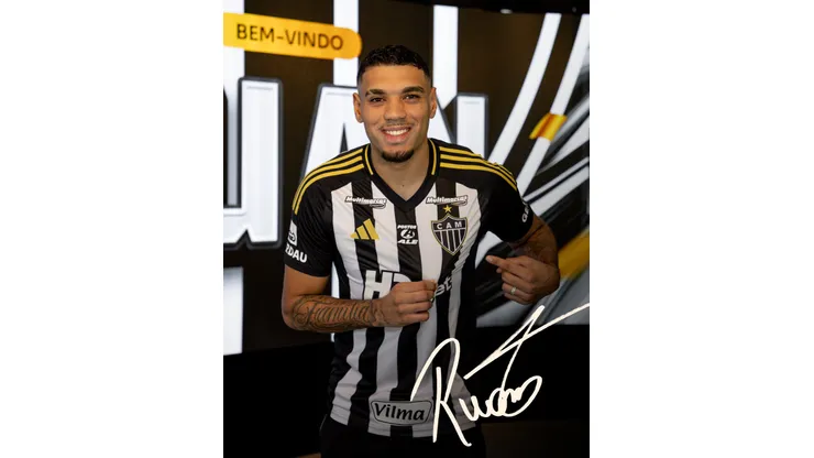 Galo anunciou zagueiro nesta segunda-feira (Foto: x/Twitter Oficial Atlético-MG)