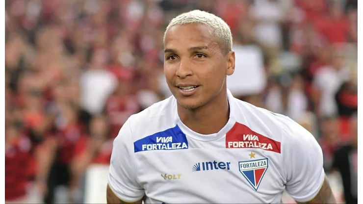 Deyverson em campo pelo Fortaleza. Foto: Thiago Ribeiro/AGIF