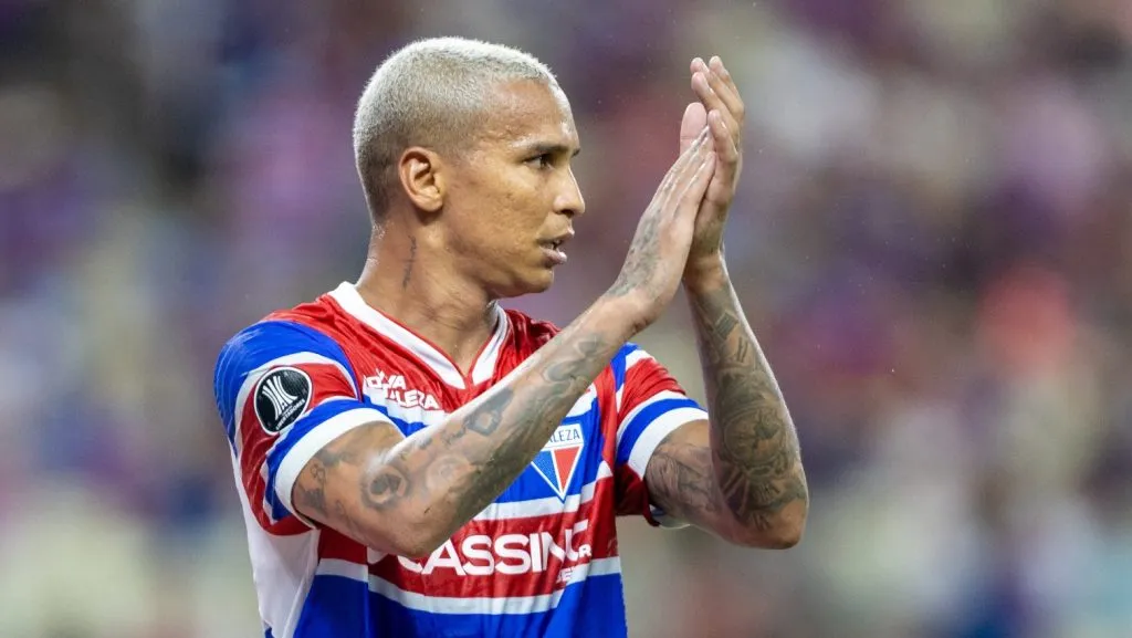 Deyverson segue afastado do time principal do Fortaleza. Foto: Baggio Rodrigues/AGIF