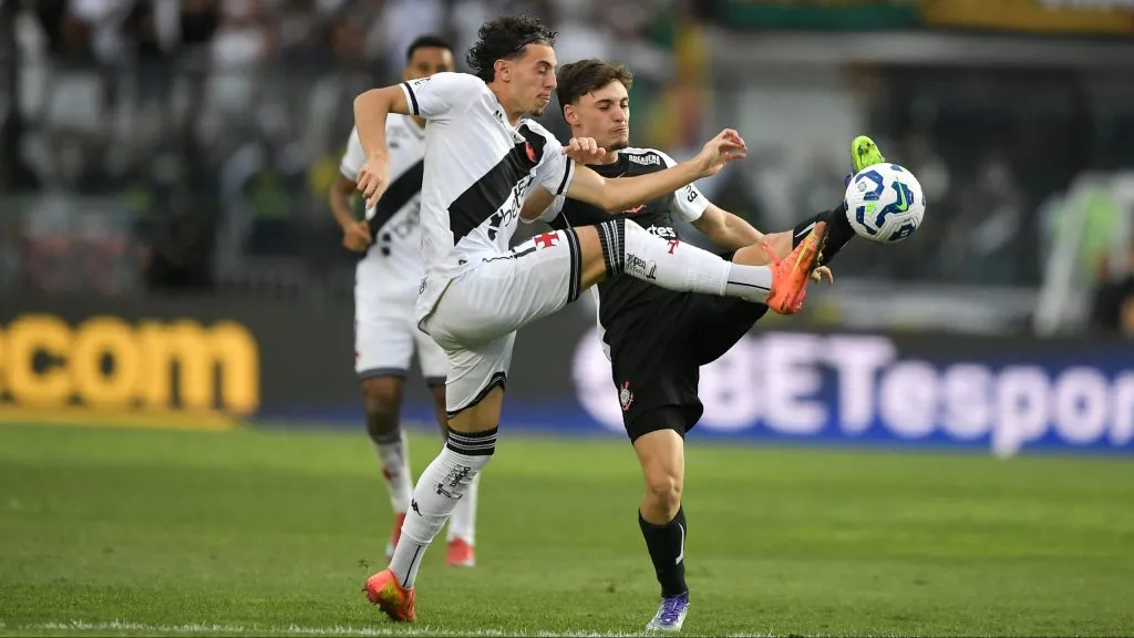 Nuno Moreira jogador do Vasco durante partida contra o Corinthians no estadio Sao Januario pelo campeonato Brasileiro A 2025. Foto: Thiago Ribeiro/AGIF