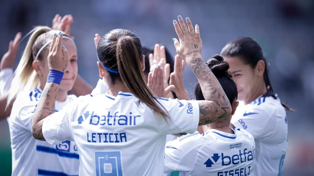 Jogadoras do Cruzeiro em campo pelo Brasileiro Feminino