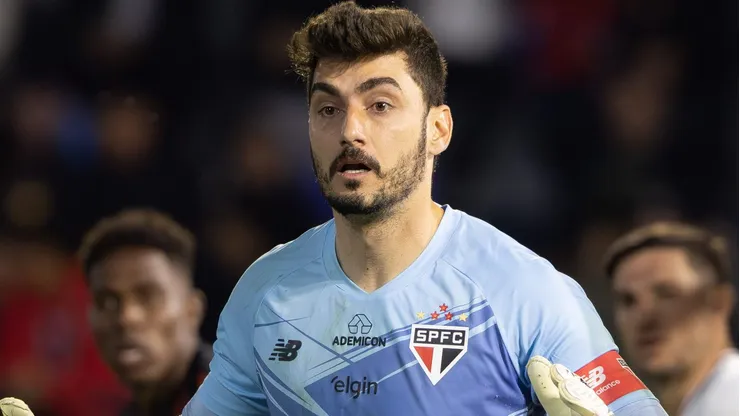 Rafael transmite segurança para a defesa do São Paulo