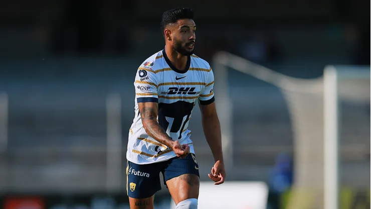 Nathan Silva, zagueiro do Pumas em partida pelo campeonato mexicano
