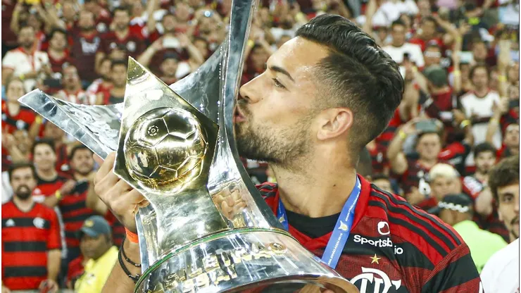 Zagueiro não está nos planos - Foto: Wagner Meier/Getty Images.