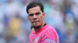 Ederson está de saída no Manchester City - Foto: Dan Mullan/Getty Images.