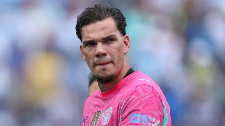Ederson está de saída no Manchester City - Foto: Dan Mullan/Getty Images.