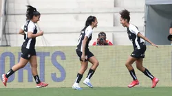Jaqueline jogadora do Corinthians comemora seu gol durante a partida contra o Sao Paulo no estadio Mercado Livre Pacaembu em Sao Paulo (SP), pelo campeonato Brasileiro Feminino A1 2025. Foto: Marlon Costa/AGIF