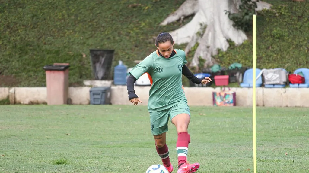 Jogadora do Fluminense em treinamento