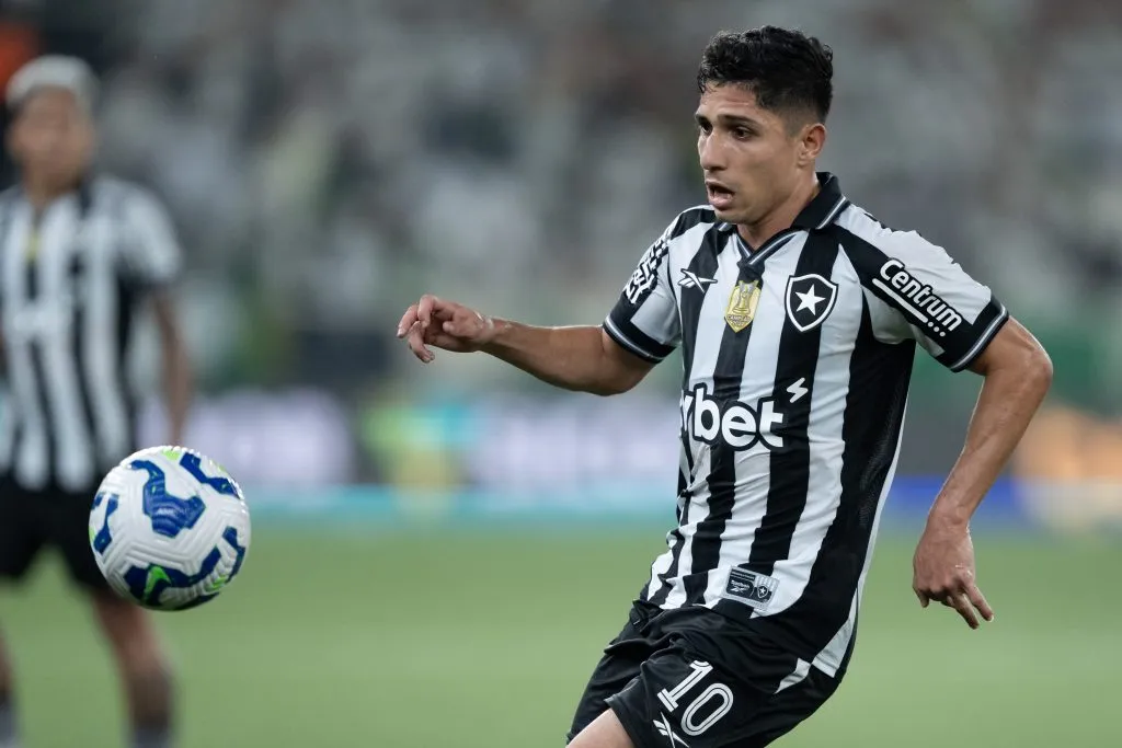 Caso não fique no Botafogo, Savarino vai optar entre Turquia e Catar. Foto: Jorge Rodrigues/AGIF