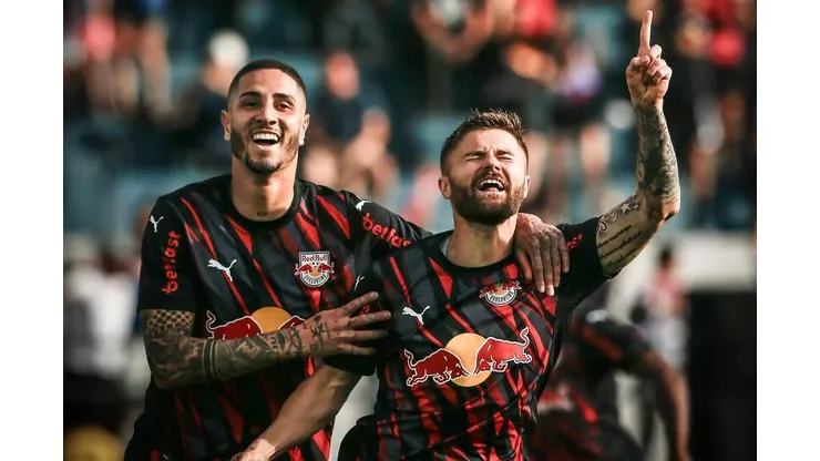 O Bragantino atropelou o Fluminense por 4 a 2 em Bragança Paulista, pelo Brasileirão