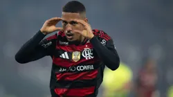 Samuel Lino, jogador do Flamengo comemora seu gol contra o Vitoria no Maracana pelo campeonato Brasileiro A 2025