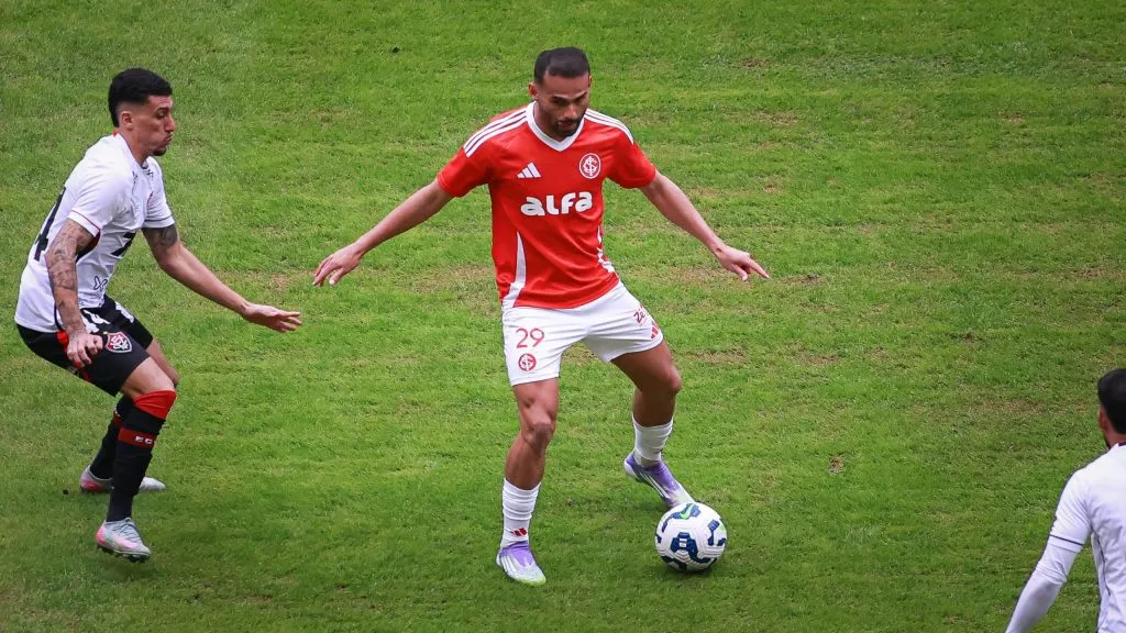 Thiago Maia no Internacional. Foto: Maxi Franzoi/AGIF