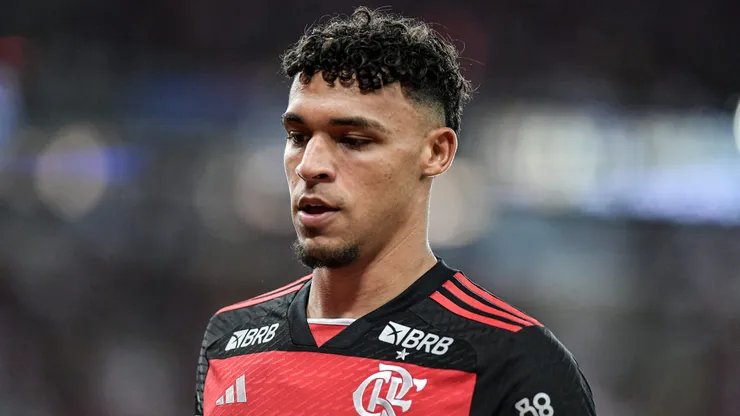 Victor Hugo dá prioridade ao Santos em negociação - Foto: Thiago Ribeiro/AGIF