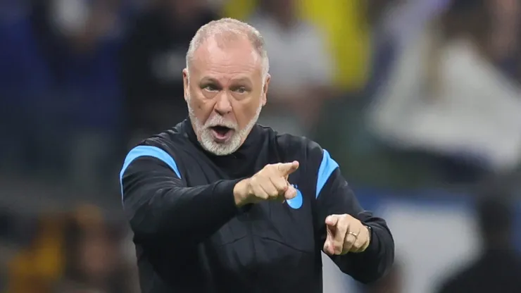 Mano Menezes afastou Kike Olivera no Grêmio.