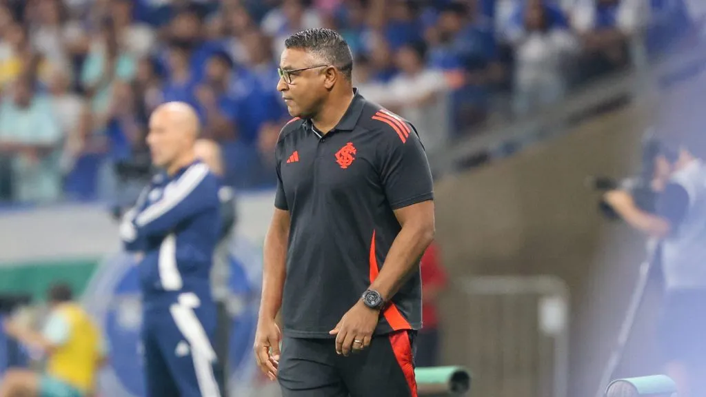 Roger Machado está pressionado no cargo – Foto: Ricardo Duarte / Internacional