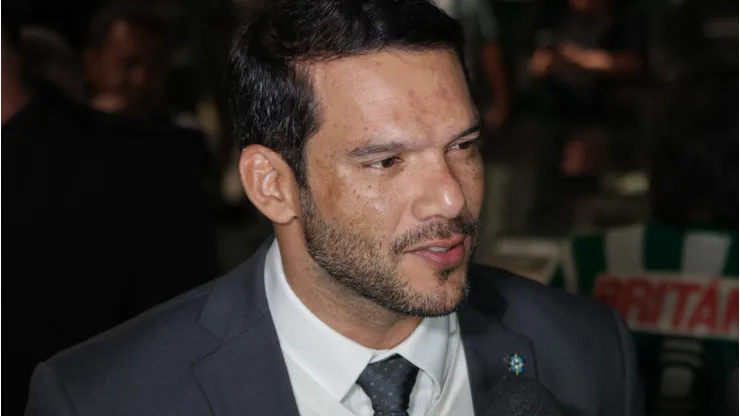 Samir Xaud durante entrevista em Curitiba.
