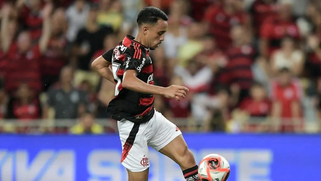 Matheus Gonçalves está próximo de deixar o Flamengo – Foto: Thiago Ribeiro/AGIF