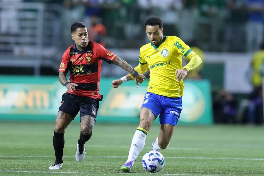 Felipe Anderson atuou mais por dentro e Palmeiras funcionou novamente com triangulações e tabelas contra Sport – Foto: Marlon Costa/AGIF
