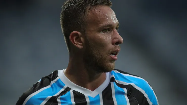 Arthur durante partida pelo Grêmio contra o Cruzeiro, no Mineirão, pelo Brasileirão 2018.