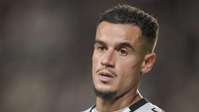 Foto: Thiago Ribeiro/AGIF – Coutinho pode atuar em nova função no clássico pela Copa Betano do Brasil.