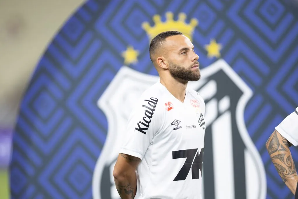 Guilherme não vive um bom momento no Peixe - Foto: Baggio Rodrigues/AGIF.