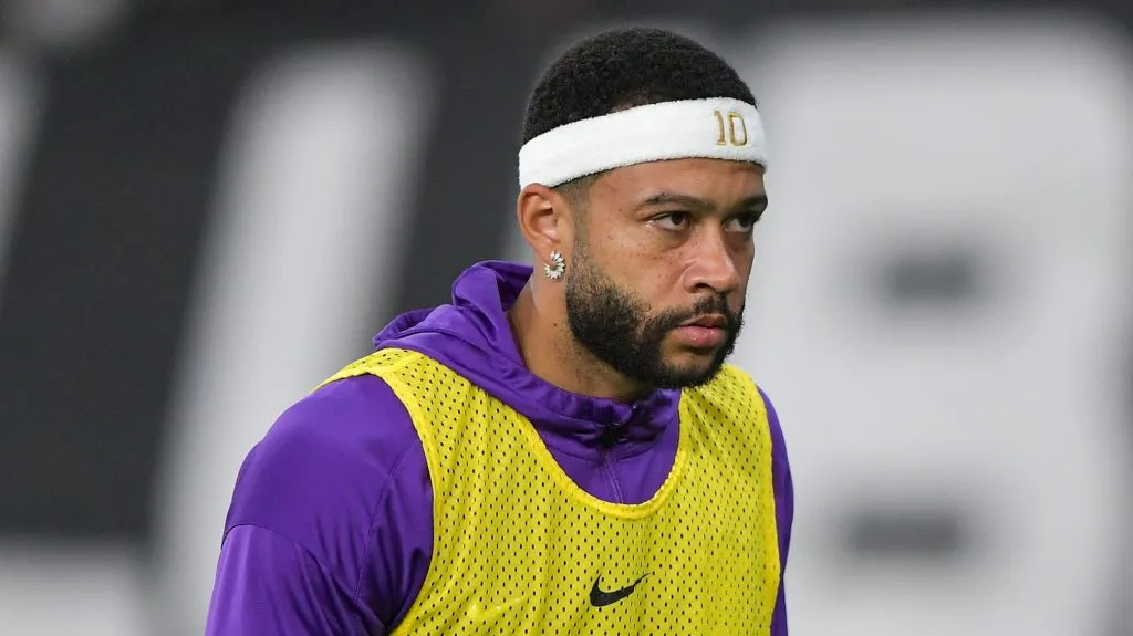 Memphis Depay retorna a campo pelo Corinthians. Foto: Thiago Ribeiro/AGIF