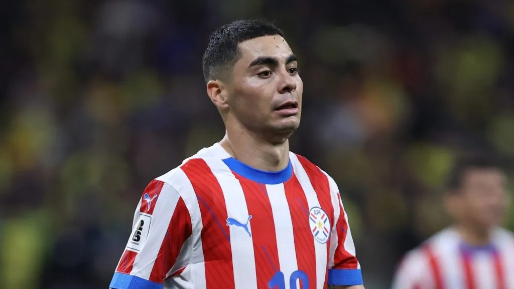 Foto: Ricardo Moreira/Getty Images – Miguel Almirón durante jogo da Seleção do Paraguai contra o Brasil na Neo Química Arena, em São Paulo.