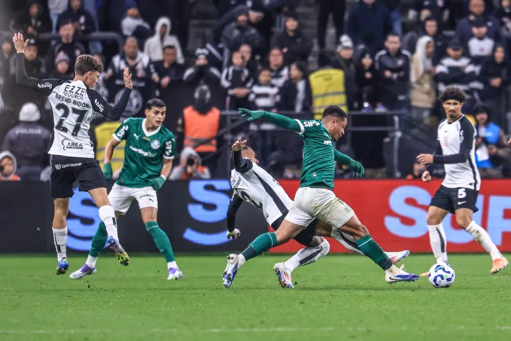 Vitor Roque jogador do Palmeiras durante partida contra o Corinthians no estadio Arena Corinthians pelo campeonato Copa Do Brasil 2025. Foto: Marcello Zambrana/AGIF
