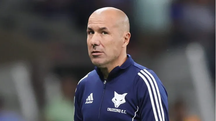 Leonardo Jardim, técnico do Cruzeiro, busca primeira vitória no clássico. Foto: Gilson Lobo/AGIF