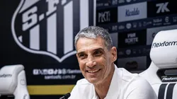 Vojvoda em coletiva de apresentação no Peixe. Foto: Divulgação/Santos FC