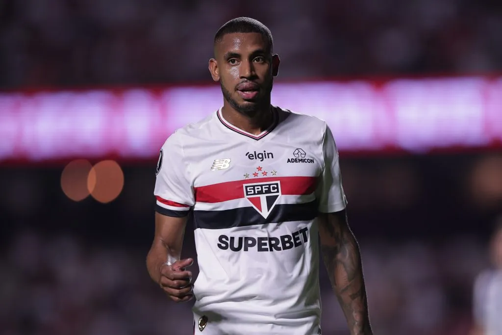 São Paulo busca um substituto de André Silva, que não joga mais em 2025 após lesão. Foto: Ettore Chiereguini/AGIF