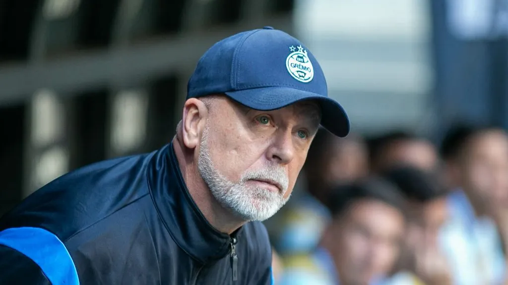 MG – BELO HORIZONTE – 17/08/2025 – BRASILEIRO A 2025, ATLETICO-MG X GREMIO – Mano Menezes tecnico do Gremio durante partida contra o Atletico-MG no estadio Arena MRV pelo campeonato Brasileiro A 2025.