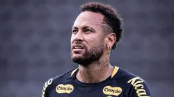 Neymar vê Vojvoda tomar decisão importante no Santos - Fotos: Raul Baretta/ Santos FC.